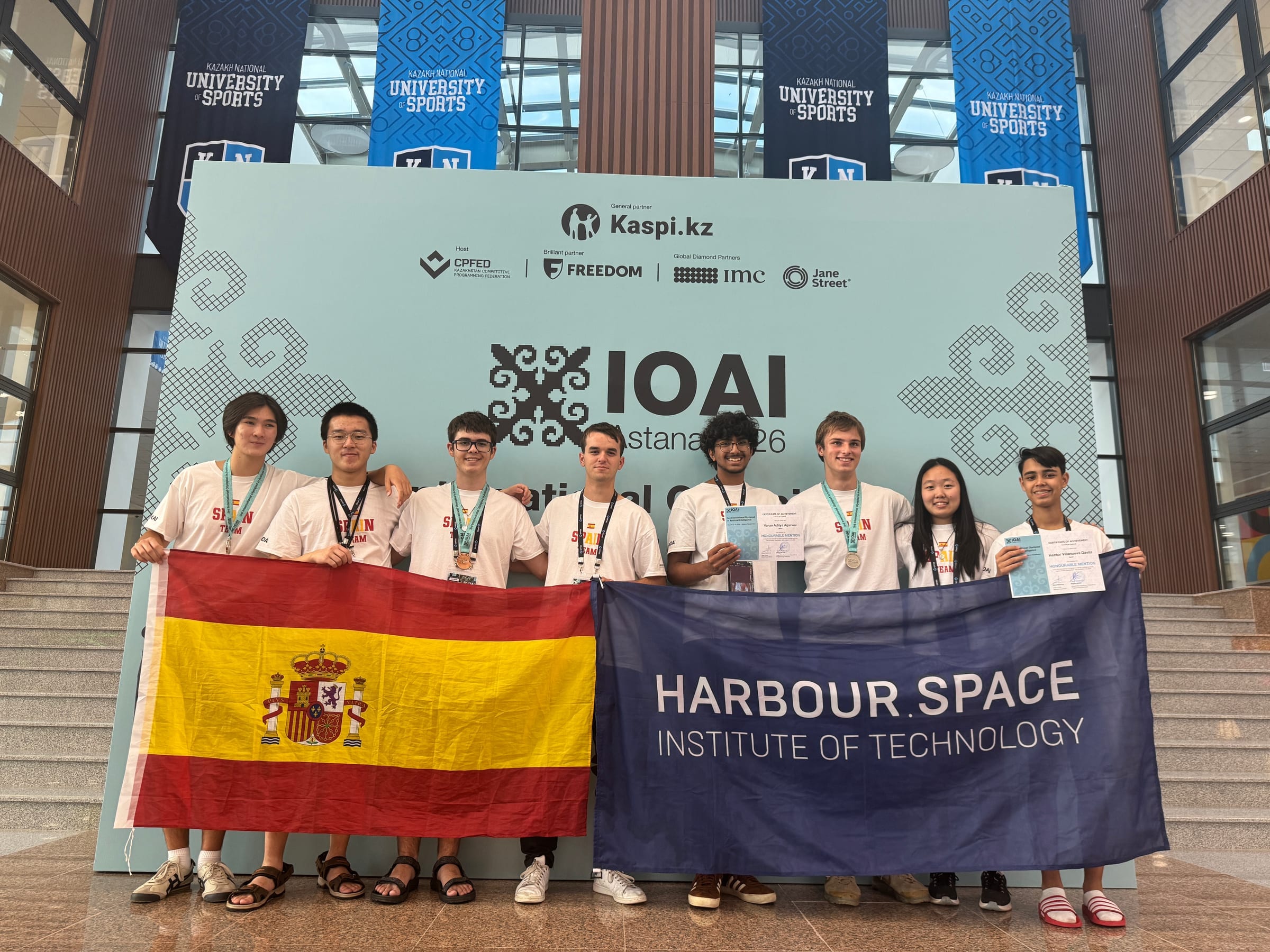 El equipo de España en la sede de la IOAI 2026 en Astaná, Kazajistán.